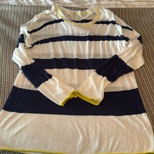 Women’s Large mystery thin sweater NWOT